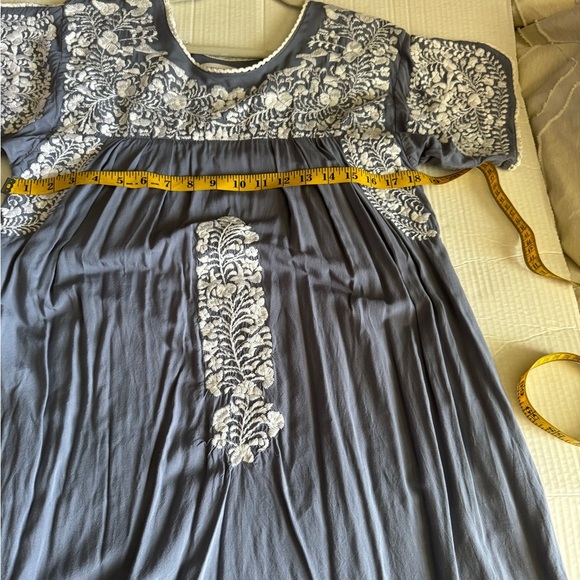 Buddy basics embroidered line dress size medium, like new - Picture 2 of 5